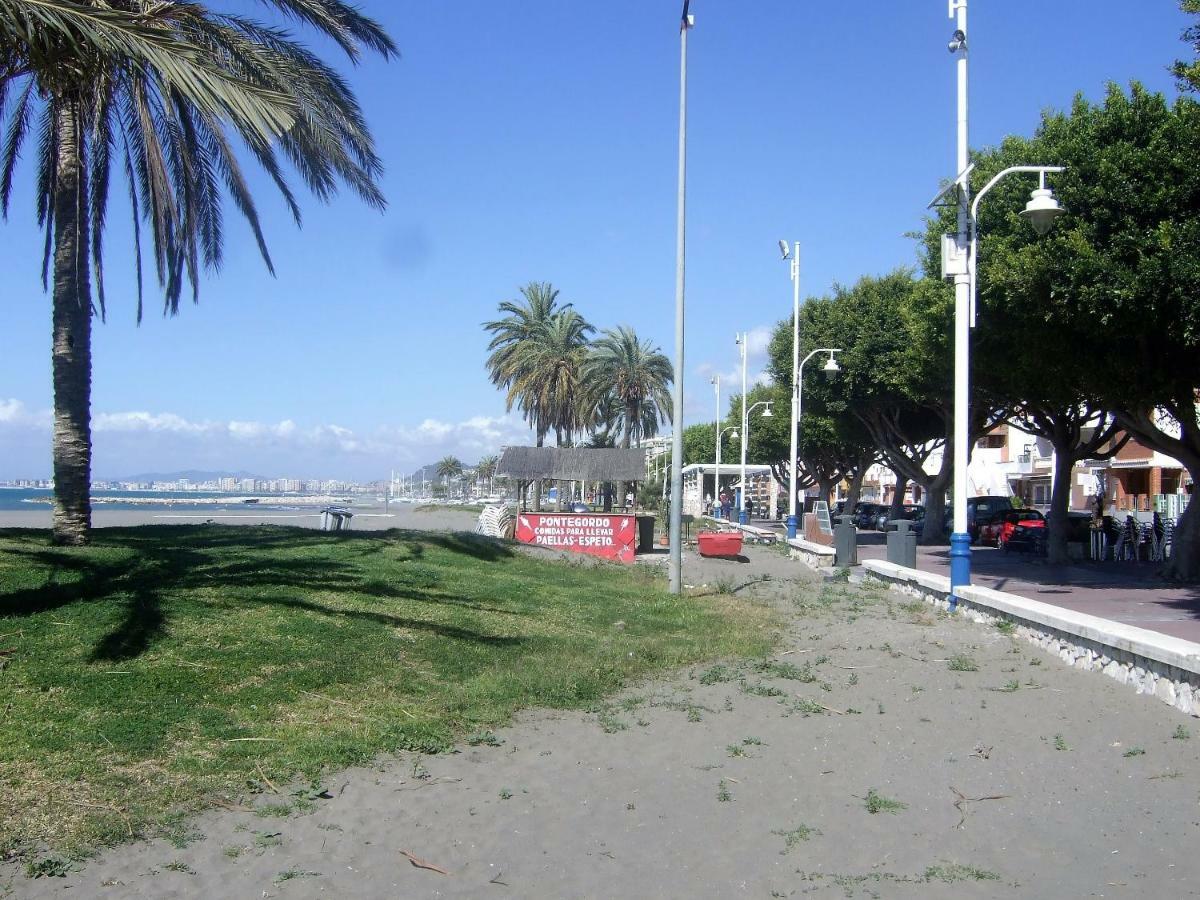Apartment On The Beach Málaga Extérieur photo
